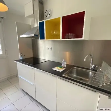 Bright Apartment With Balcony Apartamento